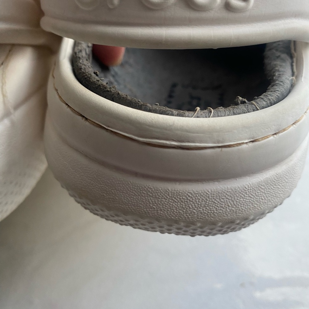 CROCS Kids White Slippers with Fun Charms - Picture 11 of 15